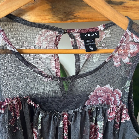 Torrid 00 Floral Sleeveless Blouse - Picture 3 of 5